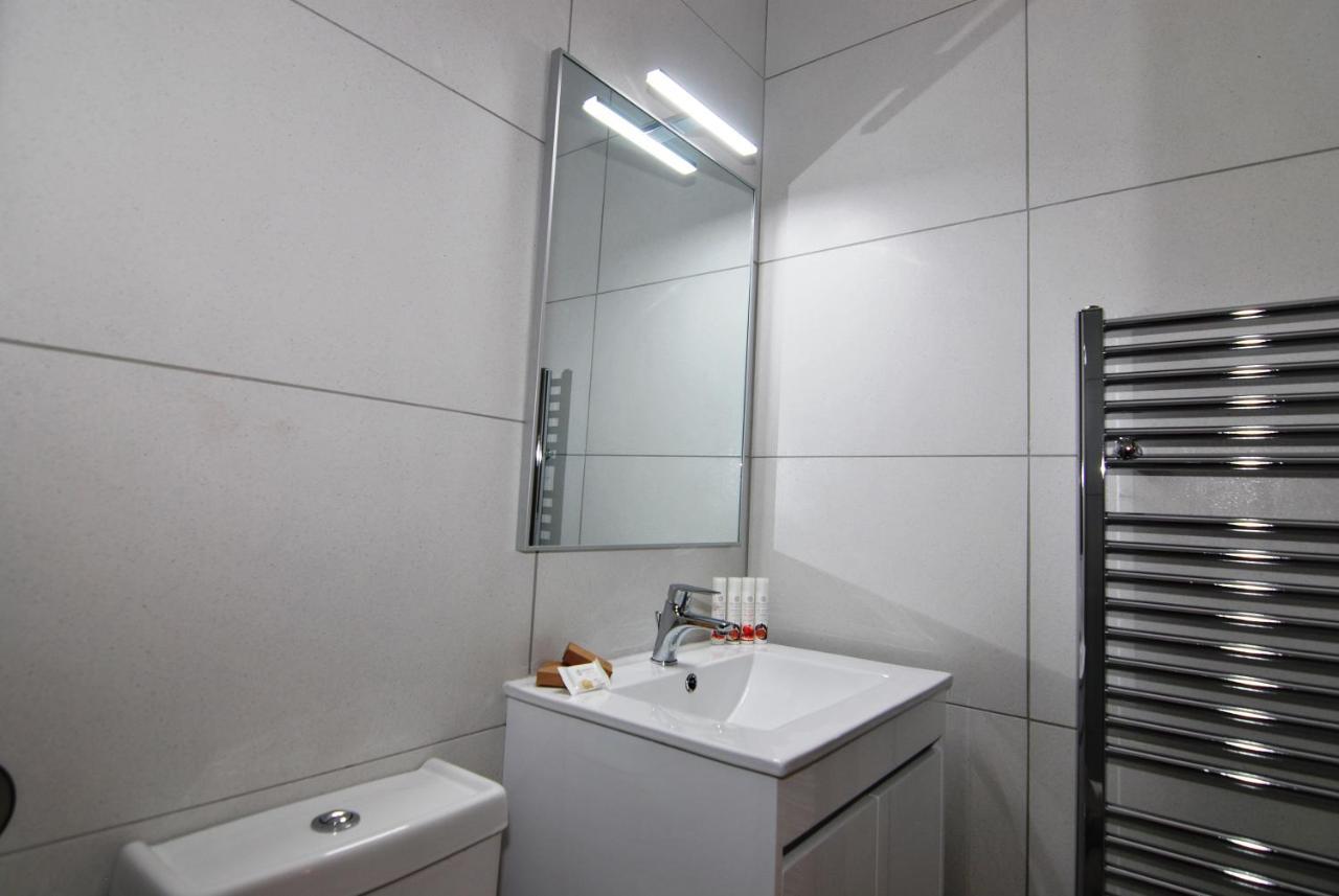 Brand New Cozy Basement Apartment أرغوستولي المظهر الخارجي الصورة